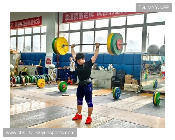 男子举重队重点加强抓举成功率，训练成果明显