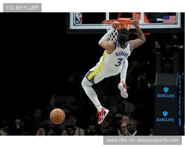 中国篮球女篮关键比赛中的板凳深度与轮换策略，篮球 板凳